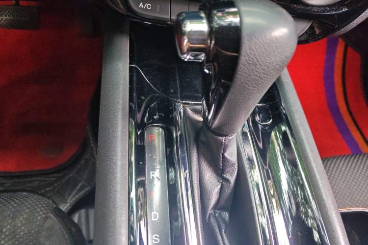 Used Honda Vezel 2015 1.5L CVT two-wheel drive Comfort trim Gear Lever