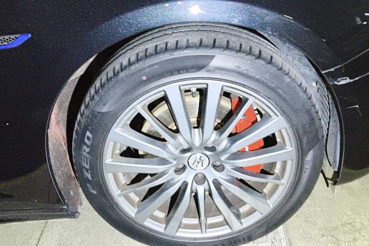 Used Maserati Ghibli 2022 2.0T GT Sharp Edition Right Front Wheel Hub