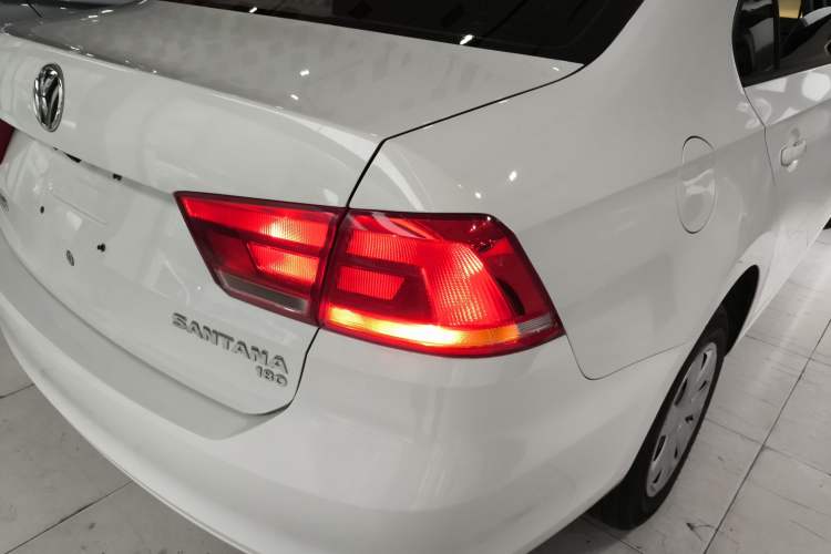 Used Volkswagen Santana 2015 1.6L Automatic Fashion Edition Right Rear Taillight