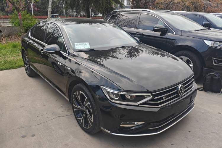 Used Volkswagen Magotan 2020 330TSI DSG Luxury Edition Front Right 45 Deg