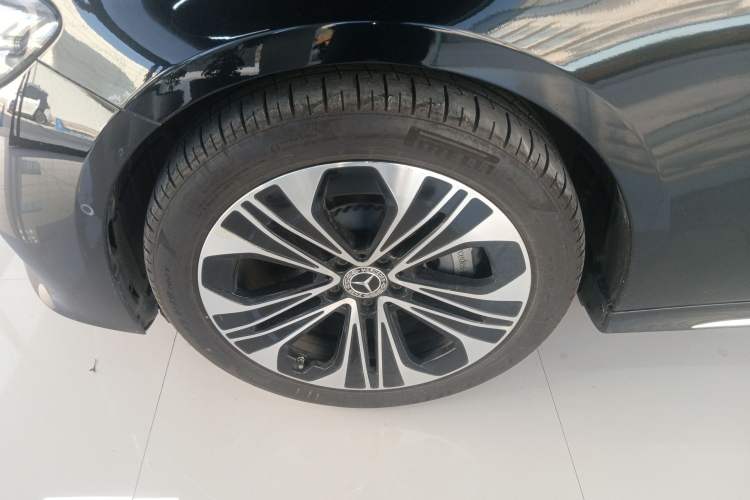 Used Mercedes-Benz E-Class New Energy 2024 E 350 e L Plug-in Hybrid Sedan Left Front Wheel Hub