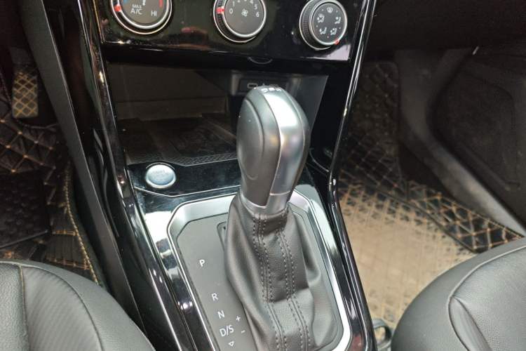 Used Volkswagen T-ROC 2021 280TSI DSG Two-Wheel Drive Comfort Connect Edition Gear Lever