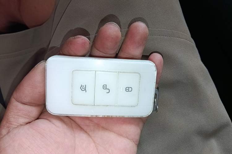 Used BYD Tang New Energy 2020 DM 2.0T Dual-Engine All-Wheel Drive Prestige 7-Seater China VI Standard Vehicle Key