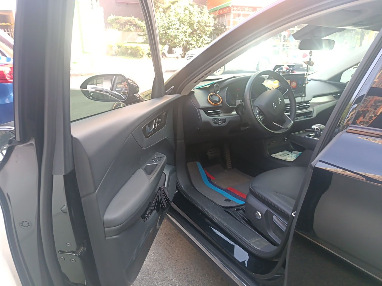 Hongqi E-QM5 2022 431 km Charge & Enjoy Edition — снимка 19