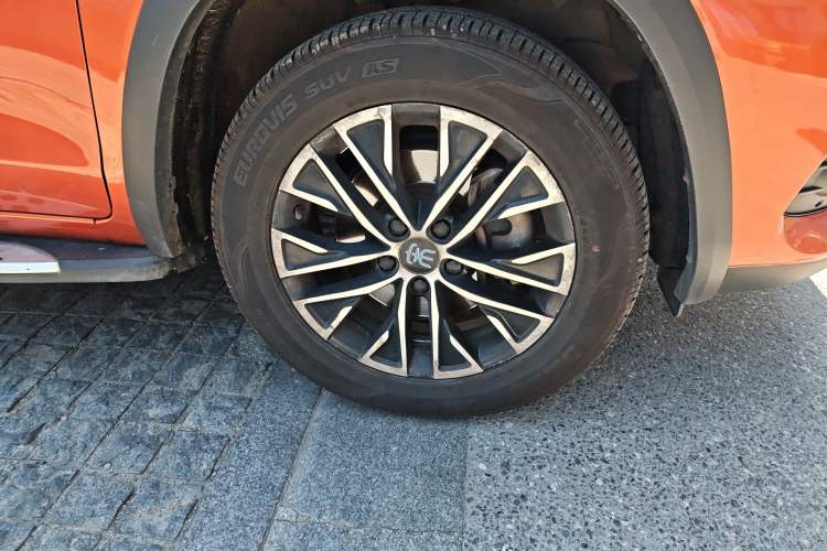 Used BYD Song New Energy 2017 Song DM 1.5TID All-Wheel Drive Prestige Model Right Front Wheel Hub