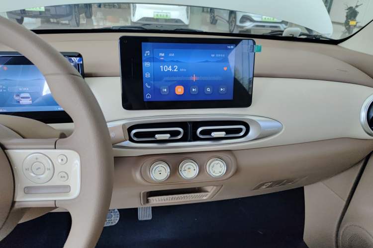 Used Wuling Hongguang MINIEV 2025 Four-Door Version Zhenxiang+ Edition Audio And AC Panel