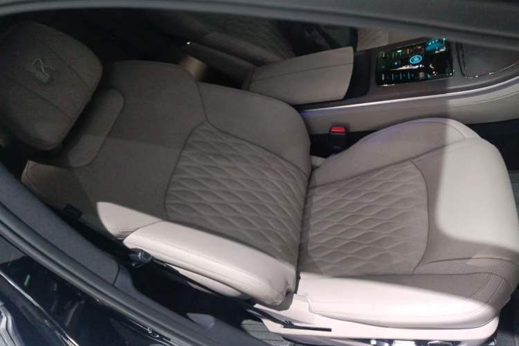 Used BYD Han 2025 EV Intelligent Driving Edition 701KM LiDAR Flagship Model
