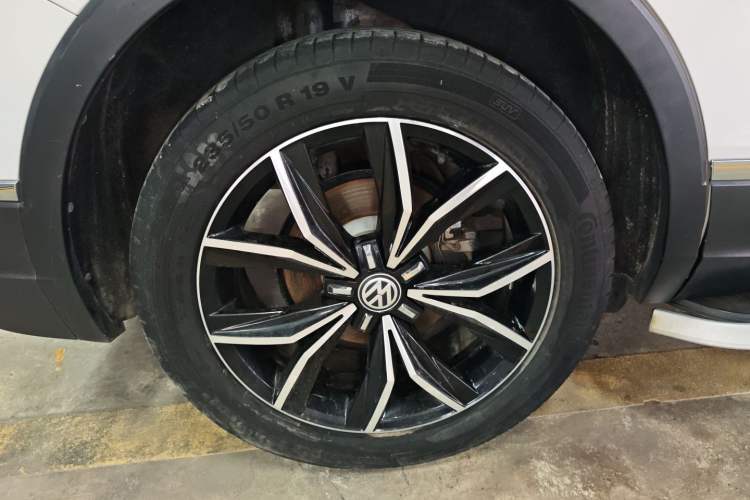 Used Volkswagen Tiguan L 2019 330TSI Automatic Two-Wheel Drive Smart Luxury Version China VI Standard
