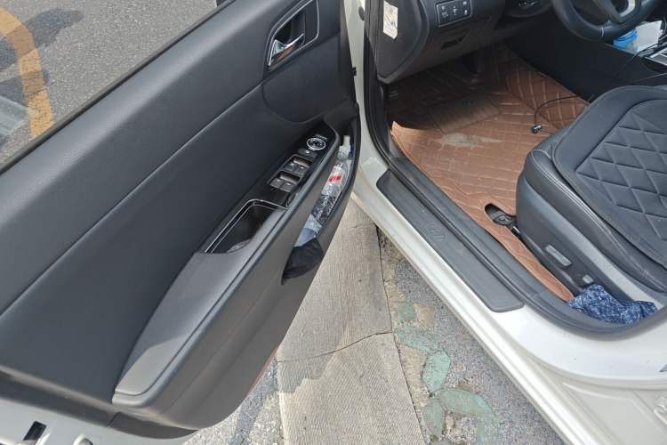 Used Hyundai Mistra 2014 1.8L Automatic Deluxe DLX Model Driver Seat