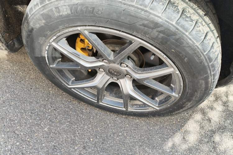 Used Jeep Grand Cherokee 2016 3.0L Comfort Navigation Edition Right Front Wheel Hub