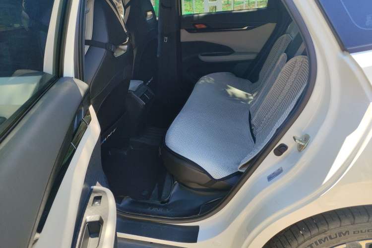 Used Changan UNI-V iDD 2024 Blue Whale Smart Electric iDD 136km ZhiKu Model
