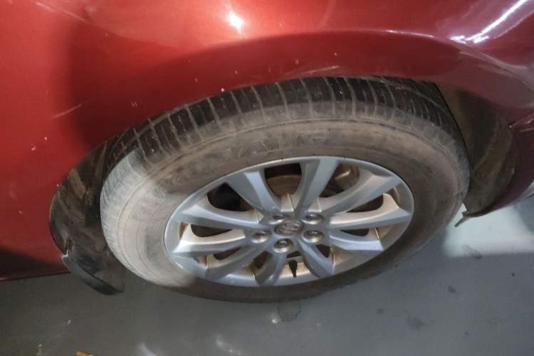 Used Buick GT 2011 GT 1.8L Automatic Fashion Edition Leather Model Right Front Wheel Hub