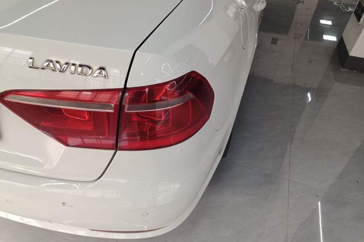 Used Volkswagen Lavida 2013 Restyled Classic 1.6L Automatic Comfort Edition