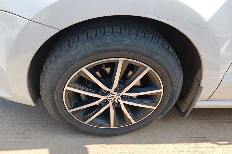 Used Volkswagen Polo 2016 1.6L Automatic Comfort Model