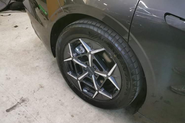 Used Lynk & Co Z10 2025 95 kWh 766 km Range Rear-Wheel Drive Max