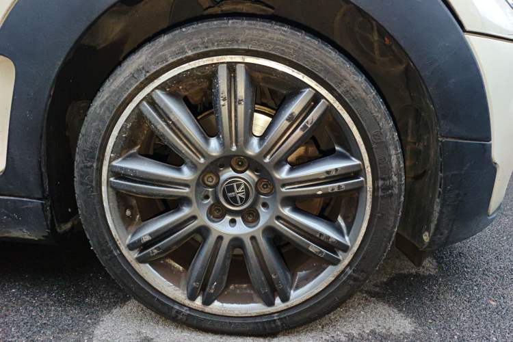 Used MINI Clubman 2018 2.0T COOPER S Artist Right Front Wheel Hub