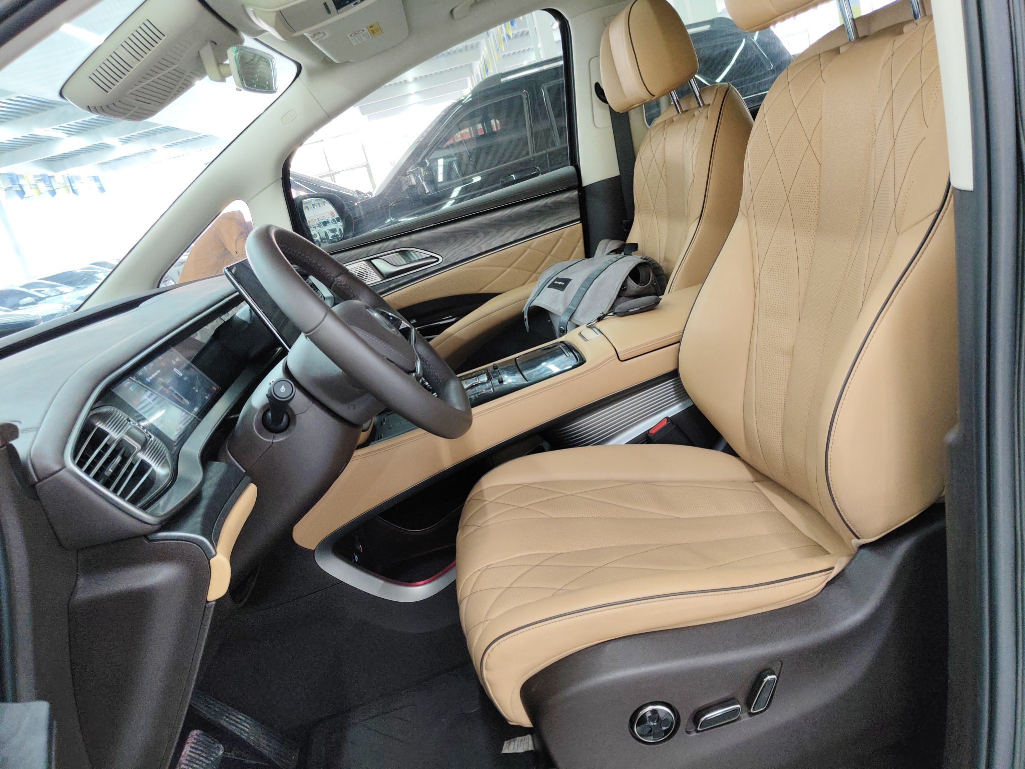 Переднее сиденье в автомобиле