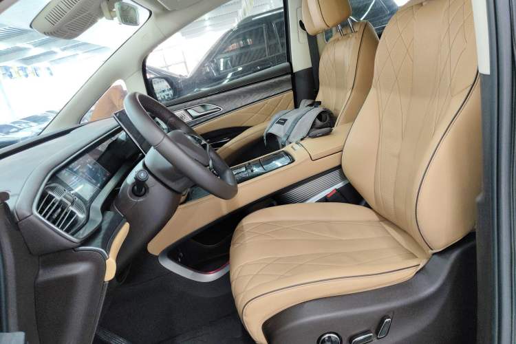 Used Denza D9 2024 DM-i 1050 Luxury Model