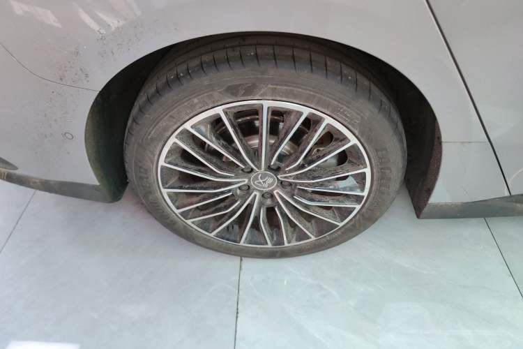 Used BYD Han 2025 DM-i Intelligent Driving Edition 125KM LiDAR Flagship Model
