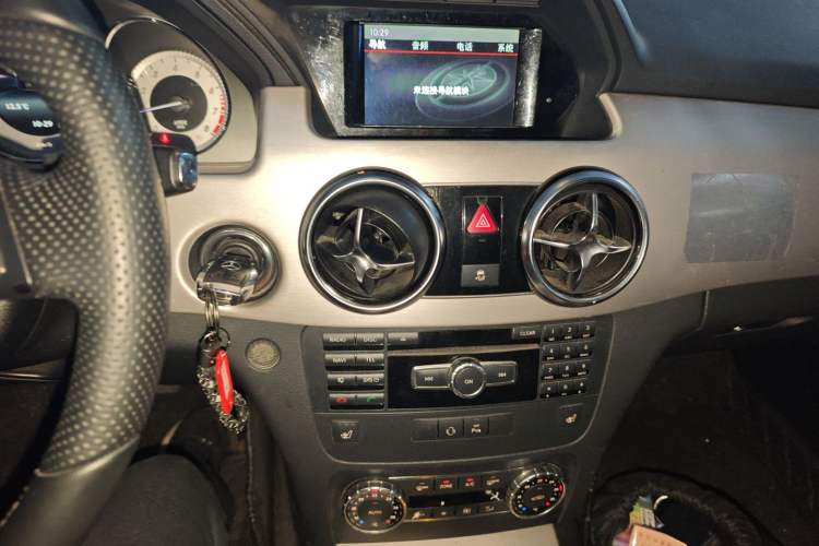 Used Mercedes-Benz GLK-Class 2013 GLK 300 4MATIC Dynamic Sunroof Model
