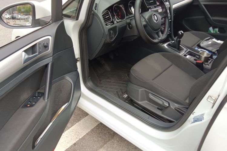 Used Volkswagen Golf 2018 1.6L Manual Fashion Edition
