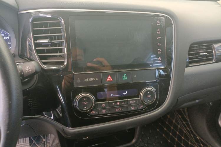 Used Mitsubishi Outlander 2019 2.0L Two-Wheel Drive Comfort Edition 5 Seats China VI Standard