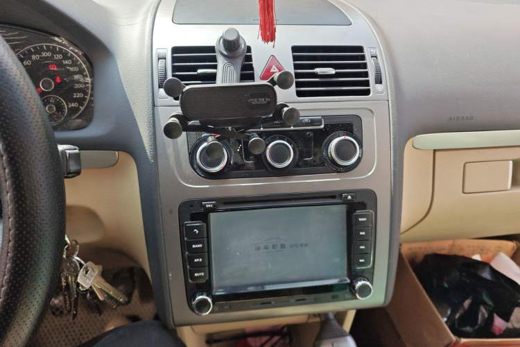 Used Volkswagen Touran 2011 1.4T Manual Zhiya Edition 5 Seats