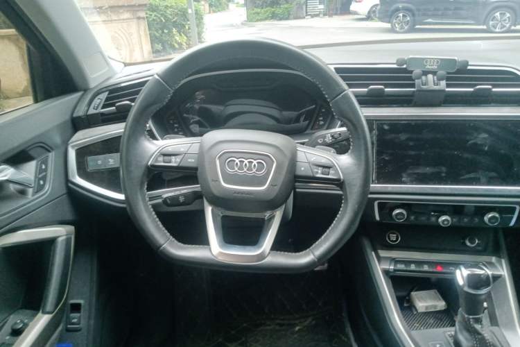 Used Audi Q3 2022 40 TFSI Fashion Dynamic Model
