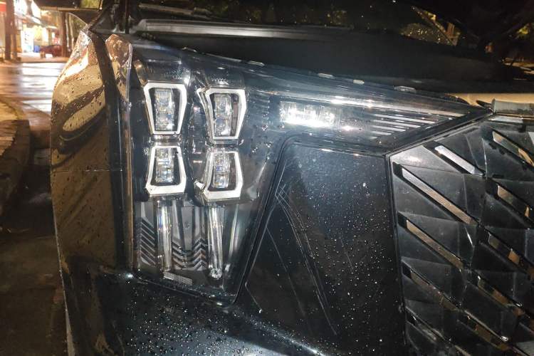 Used GAC Trumpchi GS8 2022 Linghang Series 2.0 TGDI Two-Wheel-Drive Luxury Smart Connectivity Version (7 Seats) Right Front Headlight