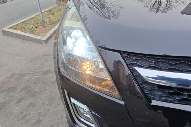 Used Mazda 8 2013 2.5L Deluxe Edition
