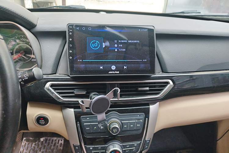 Used Zotye Domy X5 2017 Platinum Edition 1.5T Manual Luxury 7-Seater Model Audio And AC Panel