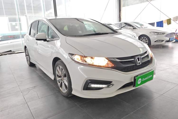 Used Honda Jade 2017 1.8L automatic Comfort version 5 seats Front Right 45 Deg