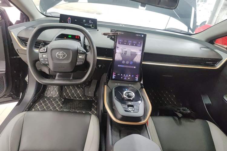 Used Toyota bZ3 2023 517 km Elite PRO Center Console