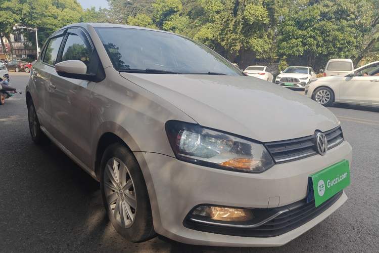 Used Volkswagen Polo 2014 1.6L Automatic Comfort Edition Front Right 45 Deg