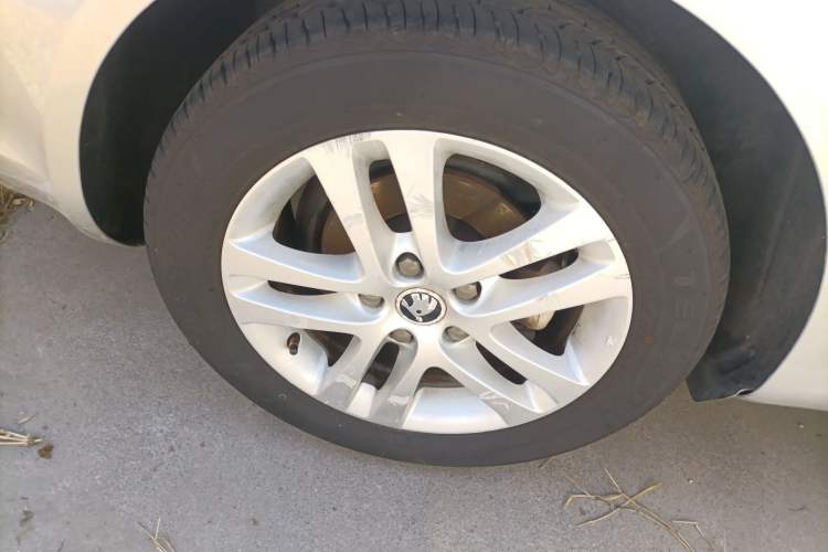 Used Skoda Octavia 2014 1.6L Automatic Yijun Edition Right Rear Wheel Hub