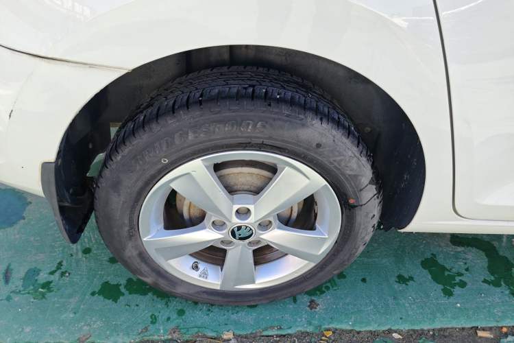 Used Skoda Rapid Spaceback 2016 Revised 1.6L Automatic Chuanxing Version
