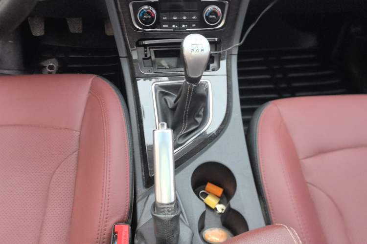 Used Zotye T600 2015 Family Edition 2.0T Manual Luxury Version
