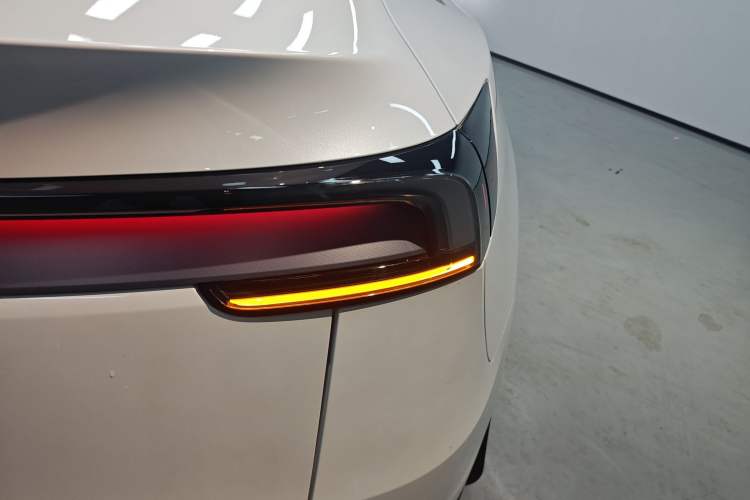 Used Tesla Model Y 2025 Rear-Wheel-Drive Version