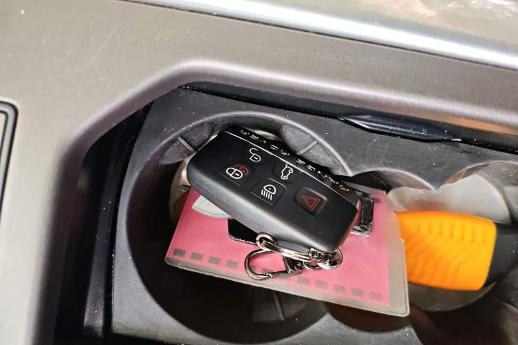 Used Land Rover Range Rover Evoque 2018 240 PS SE Smart Brilliance Edition
