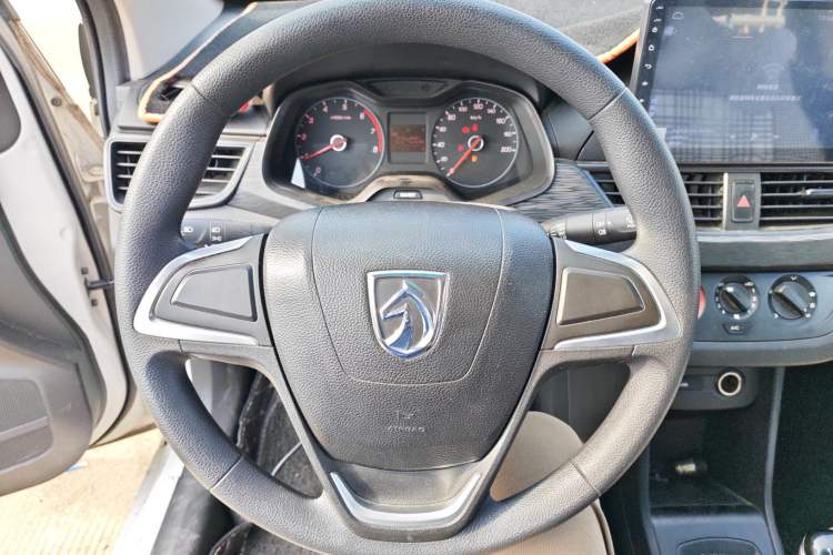 Used Baojun 310 2016 1.2L manual Comfort trim level
