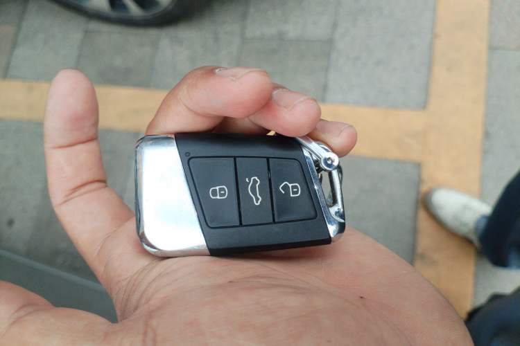 Used Volkswagen Sagitar 2015 230TSI Automatic Comfort Version Vehicle Key