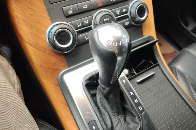 Used Land Rover Range Sport 2011 3.0 TDV6 Diesel Version
