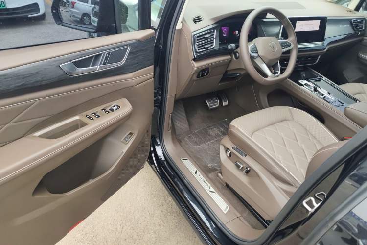 Used Volkswagen Viloran 2024 380TSI Premium Edition
