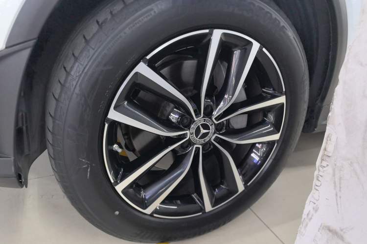 Used Mercedes-Benz GLC 2022 Second Facelift GLC 260 L 4MATIC Luxury Edition Left Front Wheel Hub