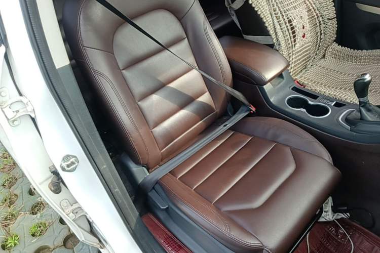 Used Haima V70 2016 2.0L Manual - Comfort Edition 6 Seats