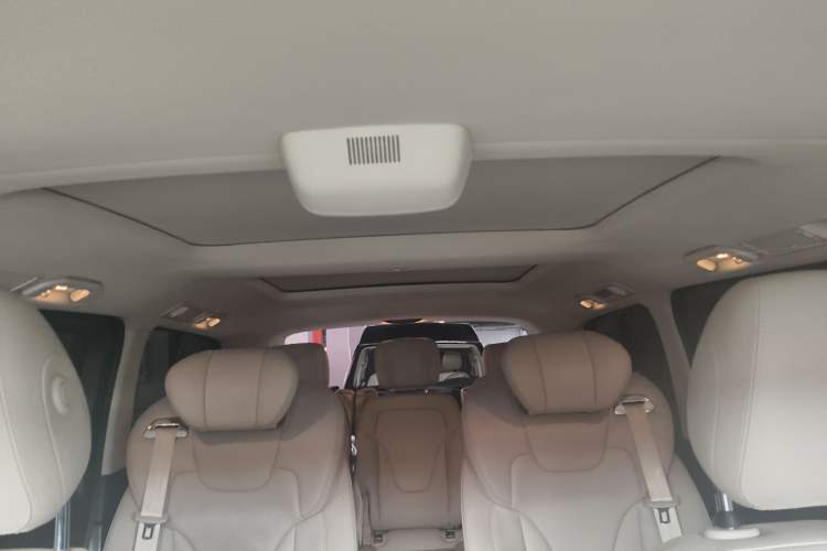 Used Mercedes-Benz V-Class 2021 V 260 Avantgarde Edition Headliner