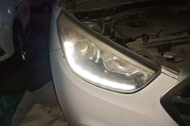 Used Hyundai ix35 2013 2.0L Automatic 2WD Comfort GL China IV Standard Right Front Headlight