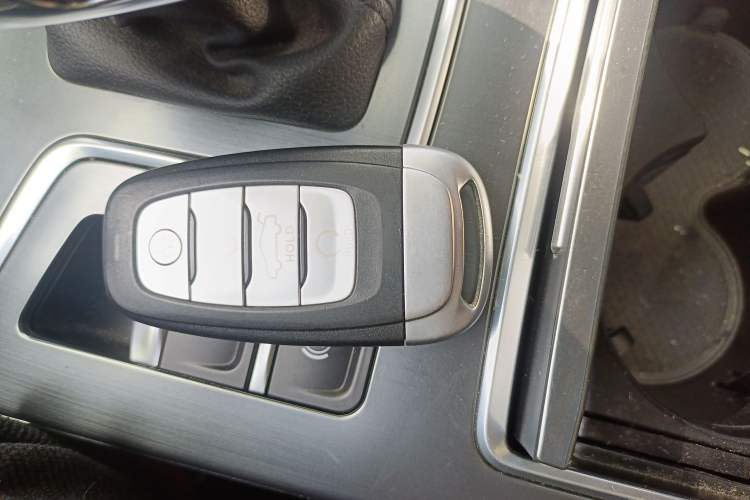 Used Hongqi H5 2020 1.8T Automatic Smart Connect Flagship Edition Interior 1