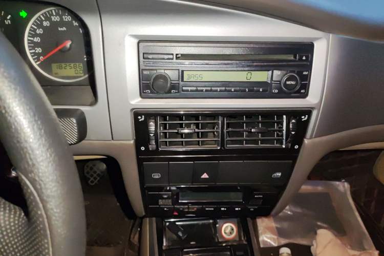 Used Volkswagen Santana Vista 2008 1.8L Manual Comfort Edition Audio And AC Panel