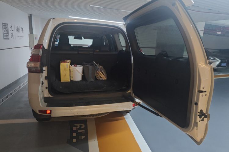 Used Toyota Prado 2016 2.7L Automatic Standard Edition Trunk